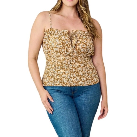 Zenobia Tops - NWT boutique Smocked Floral Cami Tank Top in Mustard size 3x spring summer